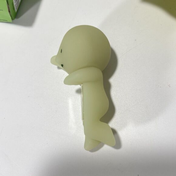 Authentic Smiski Looking Out Hipper Glow In The Dark Figure - Picture 4 of 5